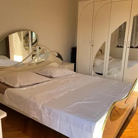 Mladi Apartment *